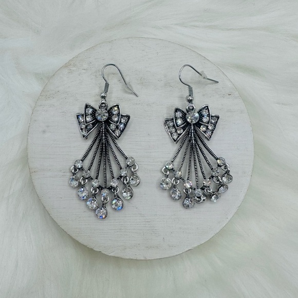 Chandelier Bow Rhinestone Statement Earrings in silver - Picture 2 of 3